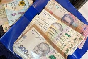 Чоловіки платили по 3000 доларів, щоб виїхати за кордон: двом волинянам повідомили про підозру (Фото)