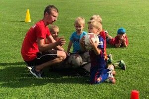 У Ковелі футбольний центр запрошує на тренування дівчаток і хлопчиків (Фото)