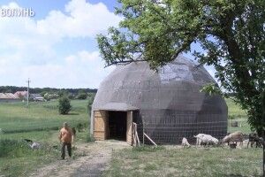 Єдину в Україні сферичну ферму для кіз створили на Волині (Відео)