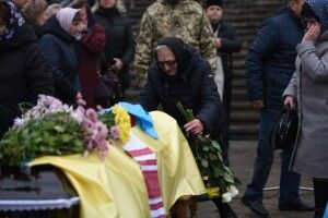 Схиляємо голови: у Рівному в останню дорогу провели трьох військових (Фото)