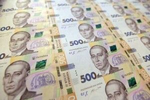 У Калинівці громадськість не дала міському голові придбати автівку за 850 тисяч і кавоварку – за 17