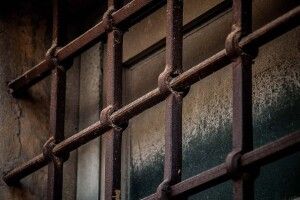 За систематичне ґвалтування власних доньок закарпатцю загрожує довічне ув'язнення