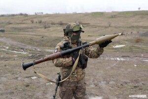 У 100-й бригаді з Волині показали роботу гранатометників по ворожих позиціях на «нулі» (Відео)