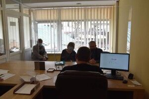 Ігор Поліщук у скляній «капсулі-2021» провів зустріч з лучанами (Фото)