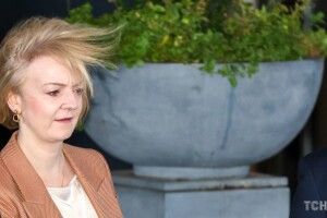 Ліз Трасс продемонструвала зачіску в стилі Бориса Джонсона