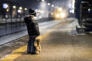 Мати відпустила 5-річну дитину вночі на вулицю, а сама спала