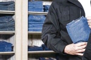 Волинянин вкрав із прилавка штани і втік