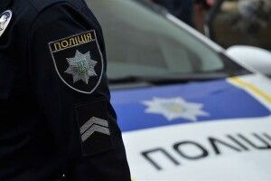 Лучанин тузався з патрульними, які затримали його, бо був без маски