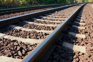 У Рівному чоловік стрибнув під потяг, намагаючись вкоротити собі віку  (Відео)