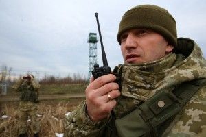 При спробі переміщення через кордон автомобіля правопорушник травмував прикордонника
