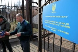 На виборчу дільницю у Мінську не впустили російських пропагандистів