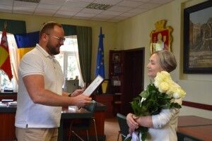 Очільник Луцька привітав з днем народження колишню працівницю міської ради