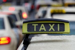 У Парижі таксист засадив ножа в груди своєму пасажирові-вболівальнику «МЮ», бо той надто радів з перемоги над ПСЖ