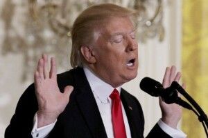 Дональд Трамп пожартував про те, як маскує свою лисину