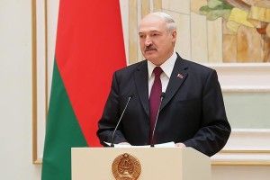 «Хочемо жити у своєму будинку»: Лукашенко заявив, що білоруси проти об’єднання з Росією