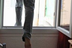 На 33-му в Луцьку чоловік викинувся з вікна багатоповерхівки