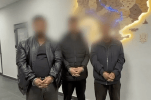 На Закарпатті затримали чоловіків, які з палицями напали на авто ТЦК (Відео)