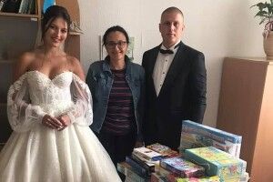 На Волині наречені піднесли сюрприз… учням