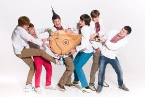 «Шпилясті кобзарі» переспівали українською ще один новорічний хіт