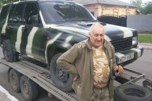 Волинські волонтери шукають лафету для транспортування пошкодженої на війні техніки