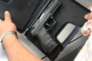 Молодик з Рівненщини намагався продати пістолет через інтернет