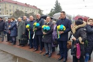 «Дуже мало людей, це страшно, хочеться плакати», – учасник мітингу пам'яті Тараса Шевченка у Луцьку (Відео, фото)