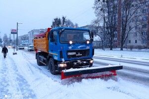 Ковель чистять від снігу 