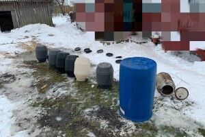 На Волині поліцейський офіцер громади ліквідував «самогону точку» і знищив близько 600 л. самогону!!! (Фото) 