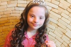 Дівчинка із Вінниці з синдромом Дауна виборола корону на міжнародному конкурсі краси