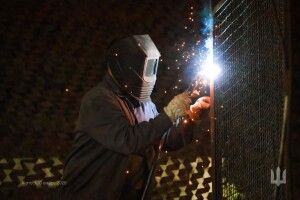 Як у волинській бригаді вдягають техніку в антидронові «костюми» (Фото)