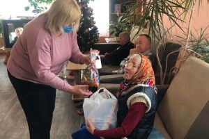 У Ковелі стареньким подарували смаколики та усмішки (Фото)
