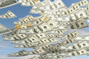 Дорога була встелена грошима, водії зупинялися і збирали купюри (Відео)