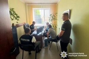 На Рівненщині колишній керівник лікарні роками призначав «космічні» зарплати півсотні працівникам