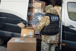 Одяг італійського бренду під виглядом гуманітарки: на Волині затримали контрабандний товар