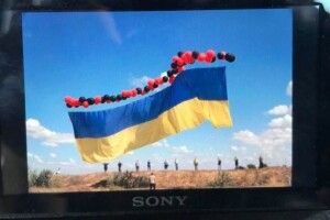 У небо над окупованим Кримом запустили великий український прапор