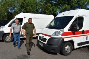 Для волинських військових передали два авто «швидкої» допомоги (Фото)