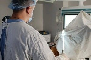 Волинські медики відновили плече військовому з річною травмою 