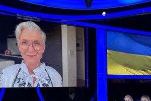 Мама Ілона Маска вийшла в ефір у вишиванці з Луцька (Відео)