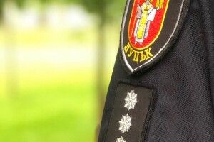 Луцькі патрульні знайшли власницю гаманця за допомогою соцмереж: деталі