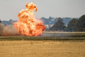 Волинські бійці тероборони з артилеристами сьогодні знищили бойову машину десанту окупантів (Відео)