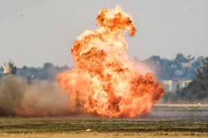 Після ранкових вибухів в Криму евакуйовано понад дві тисячі жителів (Відео)