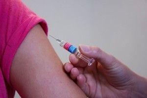 У Польщі штрафуватимуть за відмову від щеплень