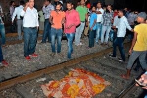 В Індії потяг влетів у натовп людей: 61 жертва і 80 поранених