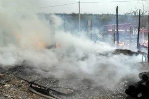 Через пожежу в господарчій будівлі могла згоріти хата
