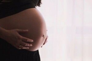 «Моєї коханої не стало»: від коронавірусу померла вагітна, чоловік залишився з двома дітьми