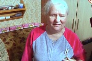 Незрячій в’язальниці вручили орден Матері бійця АТО (відео)