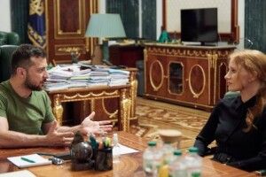 Зірка Голлівуду розповіла про візит до України та зустріч із Зеленським: я була щаслива, коли мене запросили (Відео)