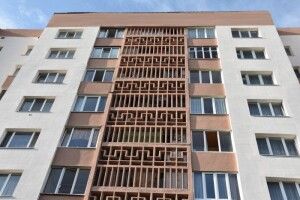 Лучанин по балконах заліз у вікно на 6 поверсі (Відео)