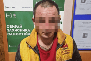 Чоловік облив хімічною речовиною своїх дітей та жінку (Фото)
