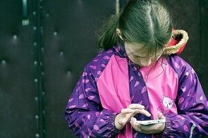 Коли мама знепритомніла, 12-річна дівчинка викликала «швидку»: на Рівненщині медики врятували родину